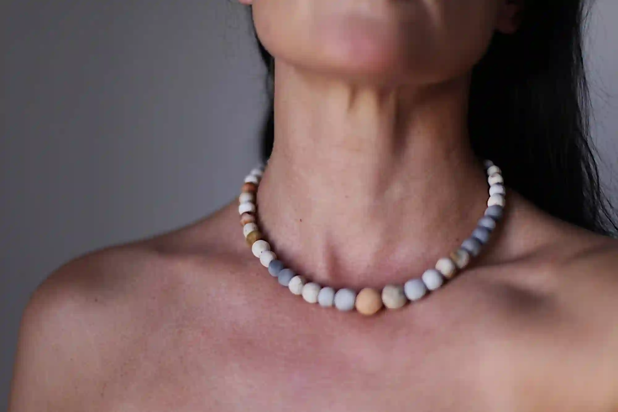 Maya - Collar de cuentas de cerámica levantado de las cenizas 44,5 cm OOAK