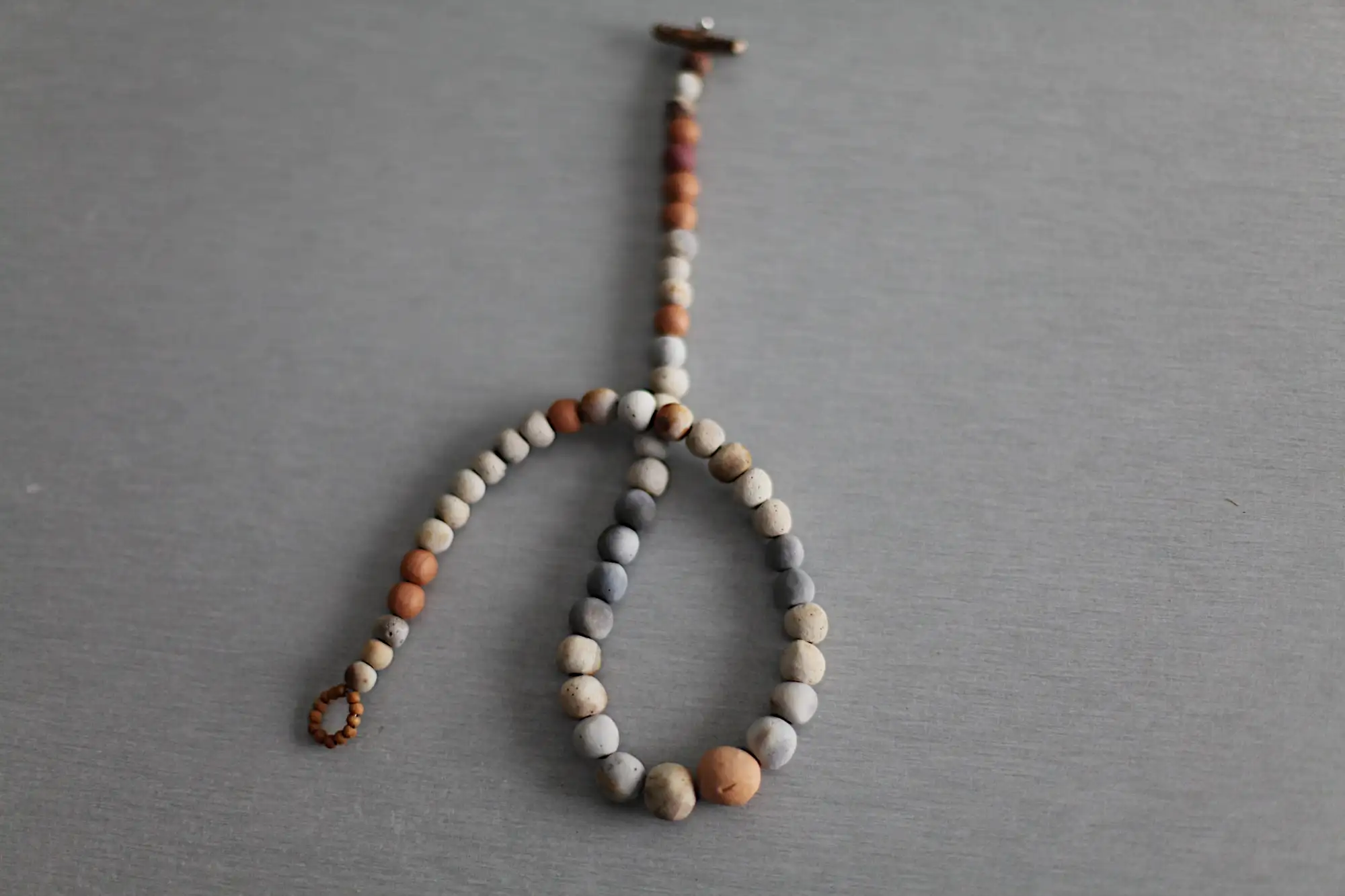 Maya - Collar de cuentas de cerámica levantado de las cenizas 44,5 cm OOAK - Imagen 5
