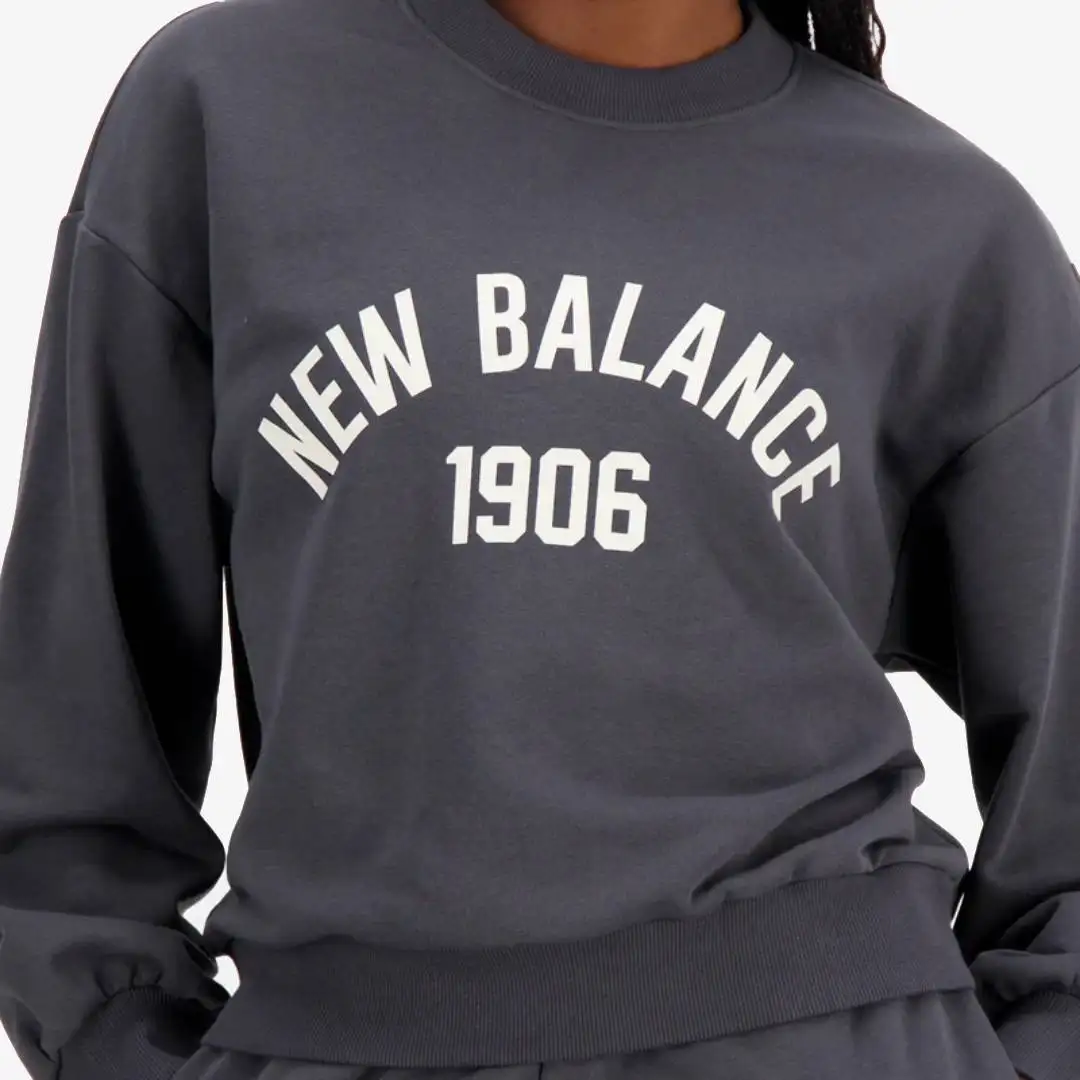 Sudadera New Balance Essentials Varsity Fleece - Imagen 4