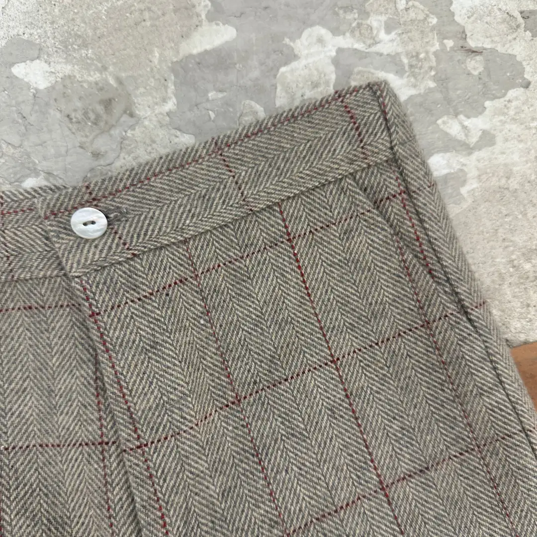 Beige checked Bermuda shorts - Image 3