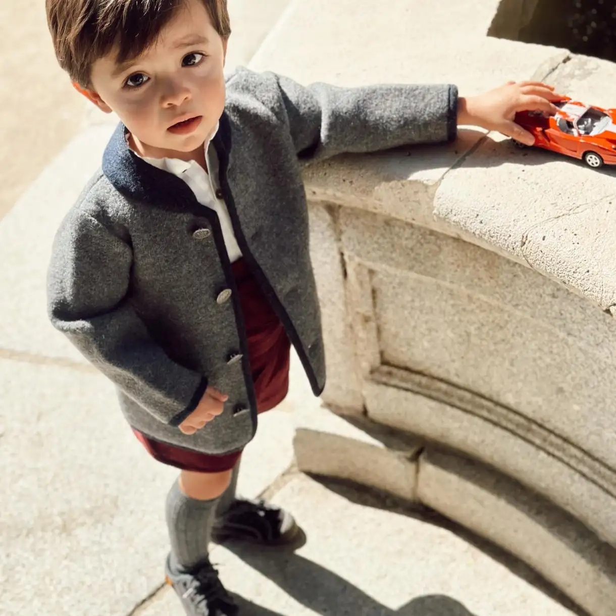 Short burgundy corduroy dungarees - Image 4