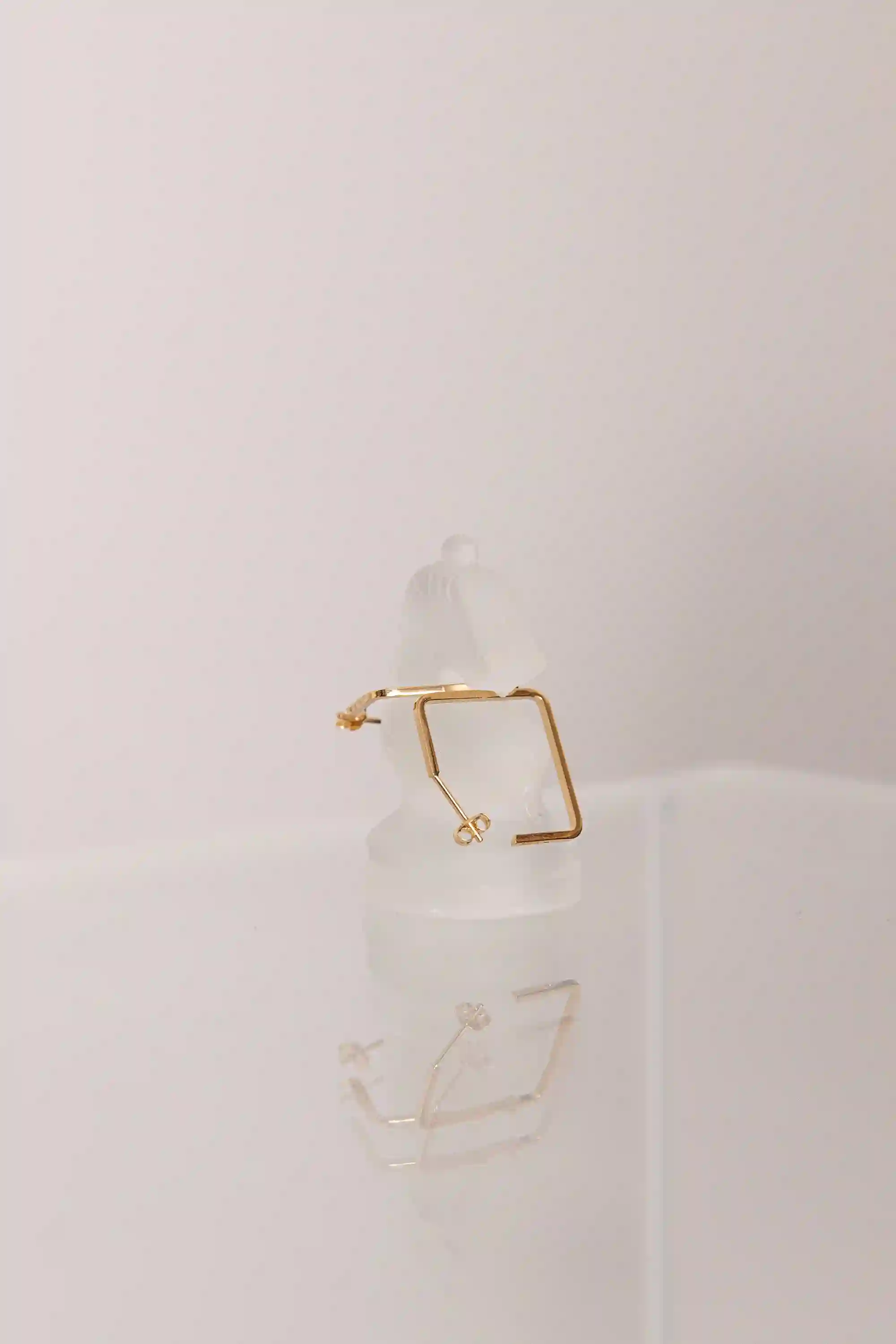 Pequeño cuadrado dorado
