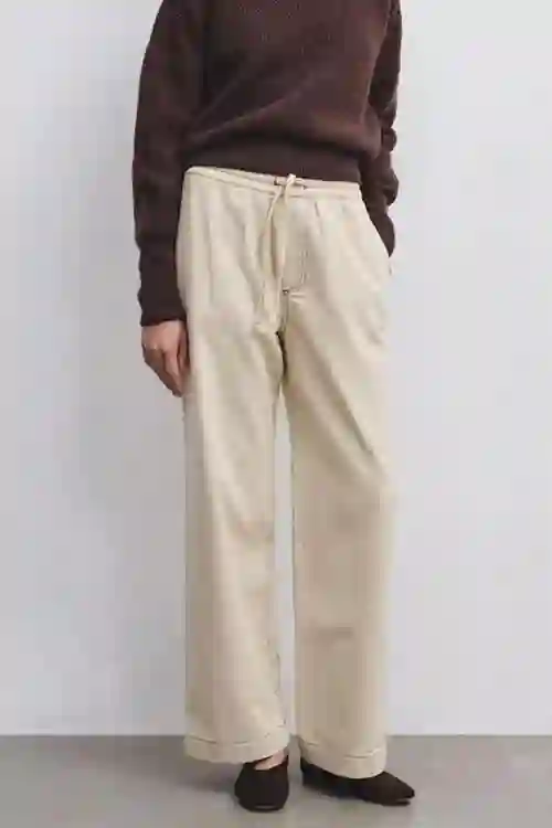 PANTALÓN VAQUERO CON ELÁSTICO BEIGE