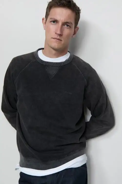 SUDADERA CREWNECK NEGRA