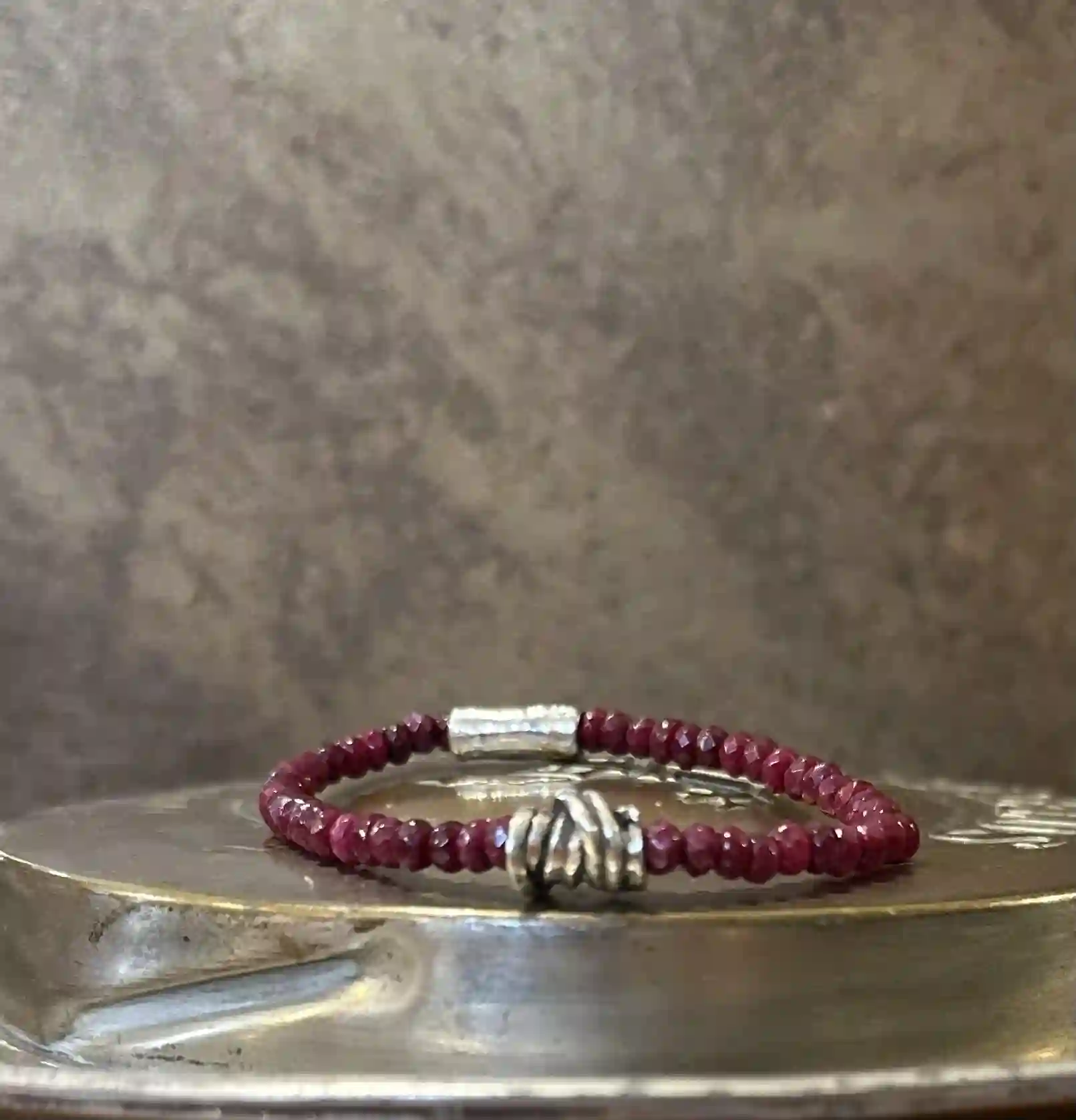 Pulsera "entre Tú y yo" de plata y cuentas rubi