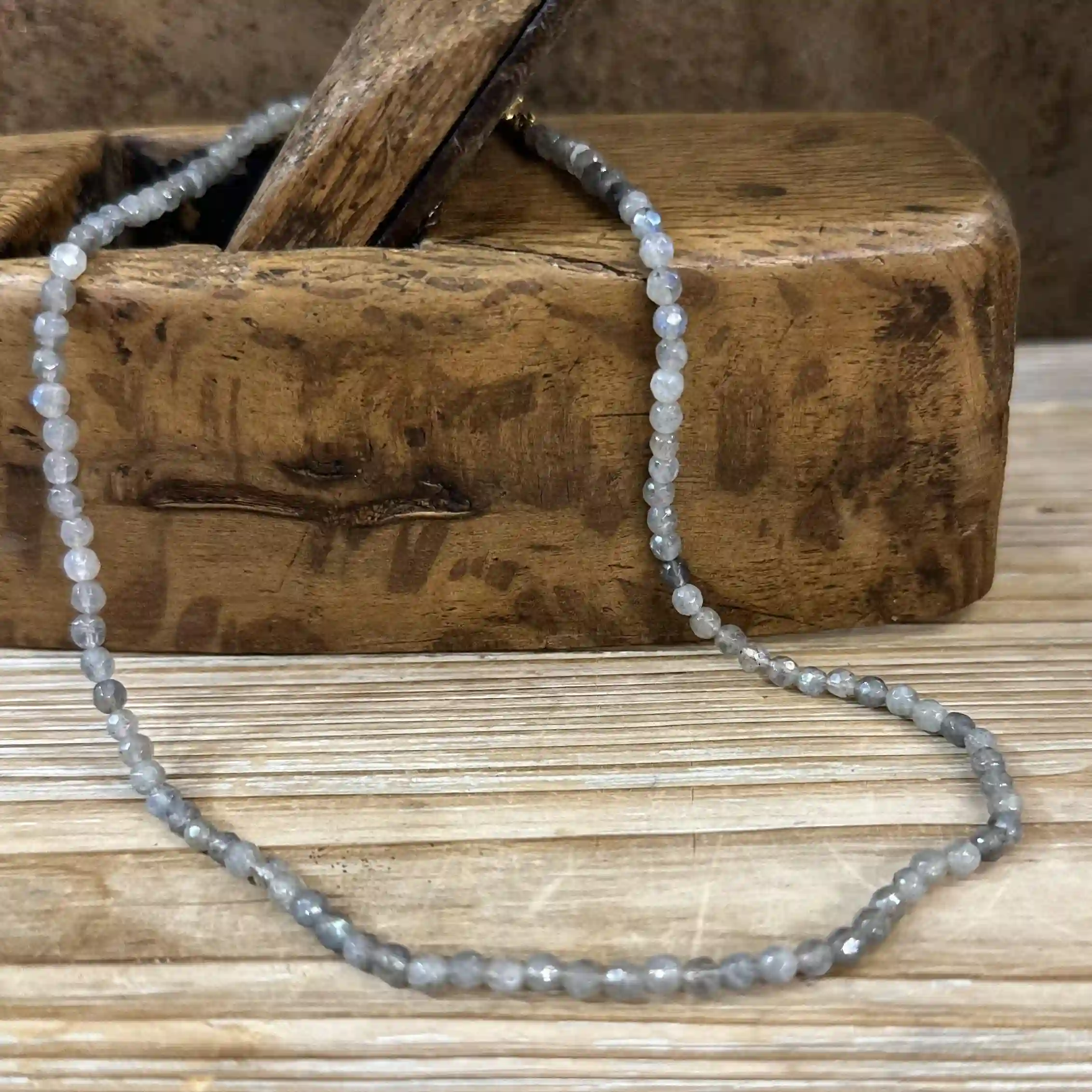 Collar labradorita