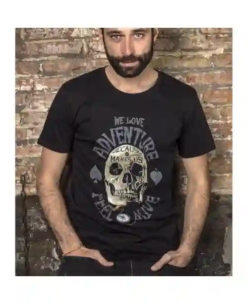 Camiseta siente el cráneo del hombre