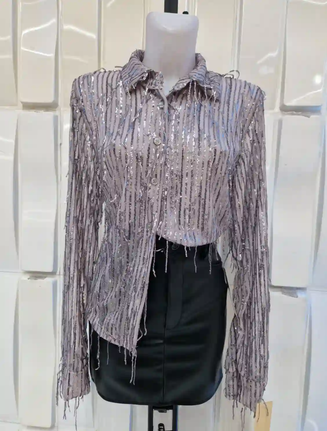 CAMISA TIRA LENTEJUELAS PLATEADA