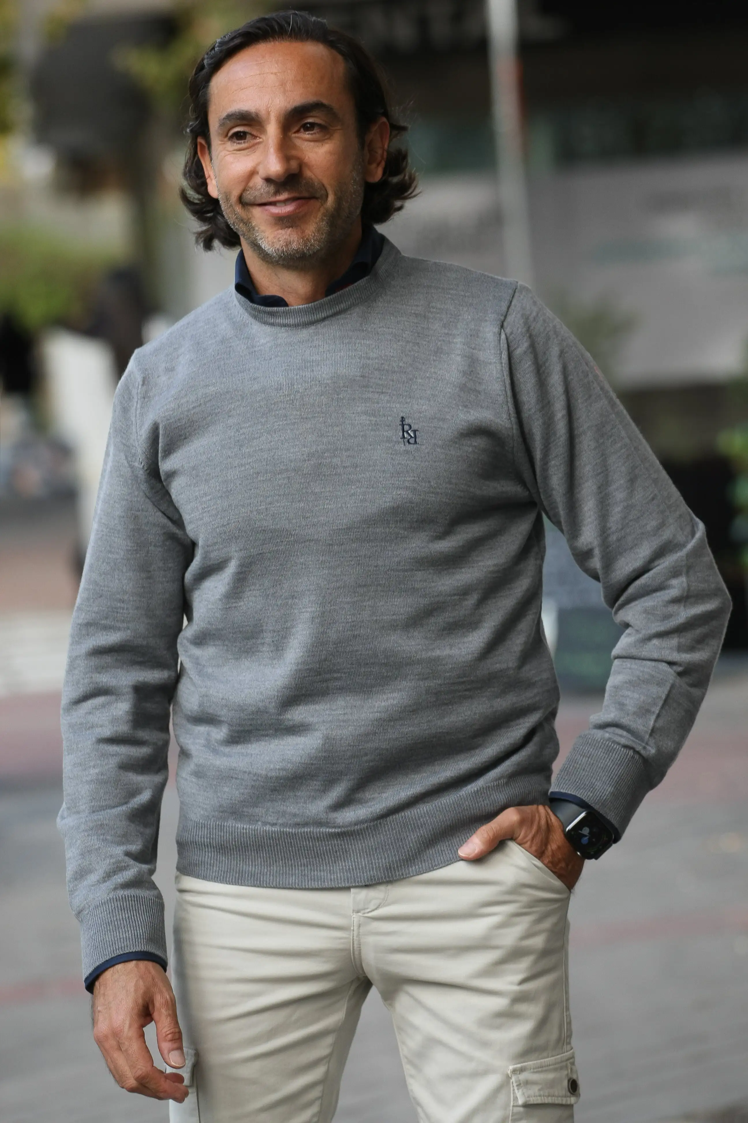 Plain gray crew neck sweater - Image 2