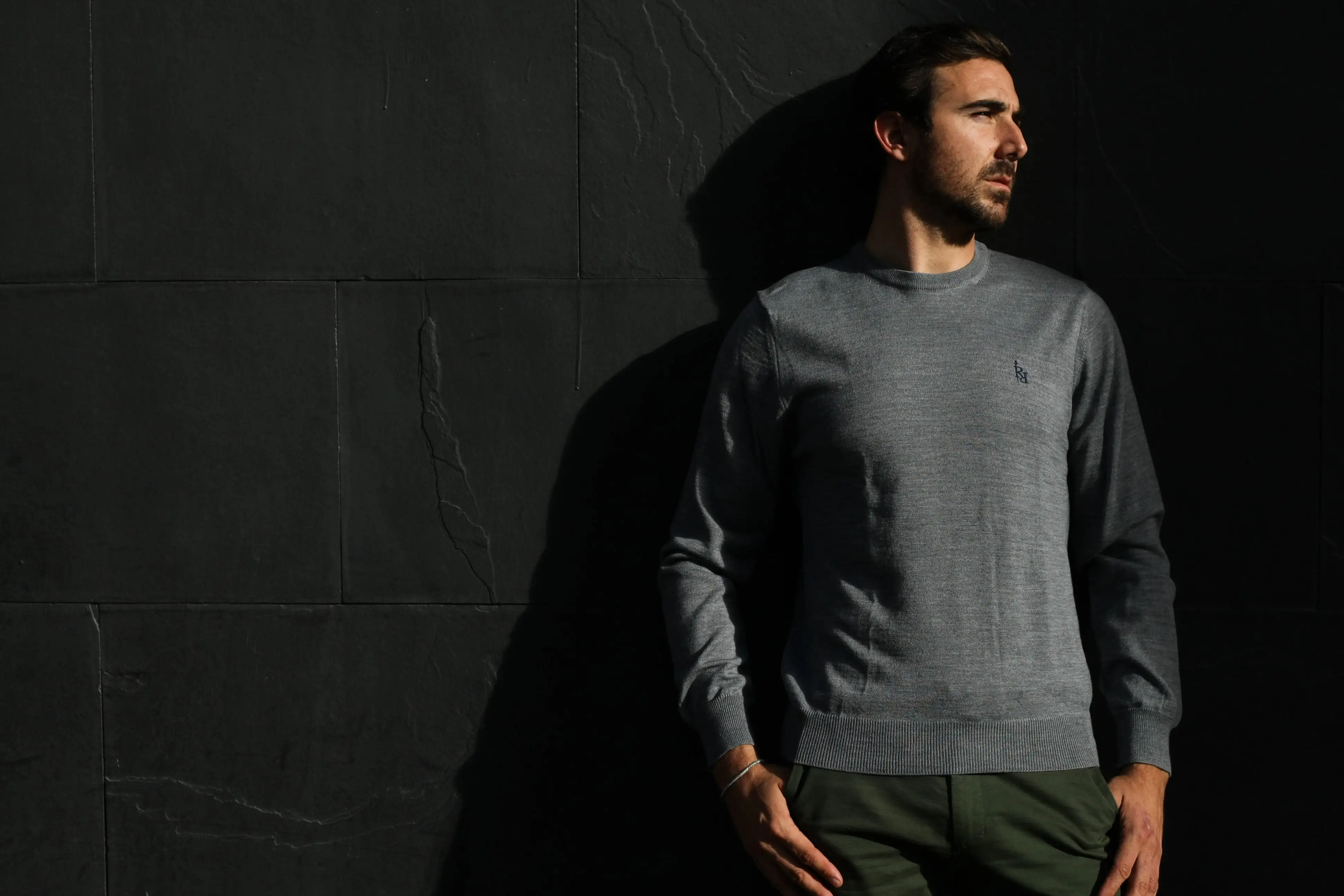Plain gray crew neck sweater - Image 3