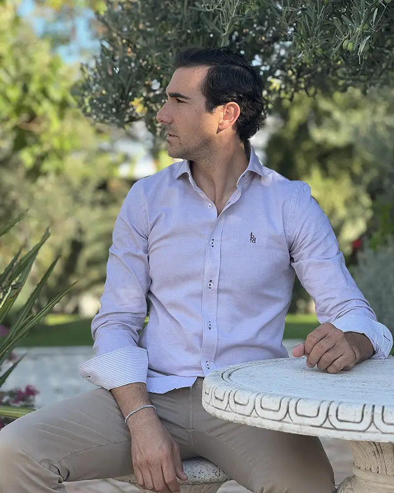 Camisa beige con logo bordado en marrón " Noble". - Imagen 2