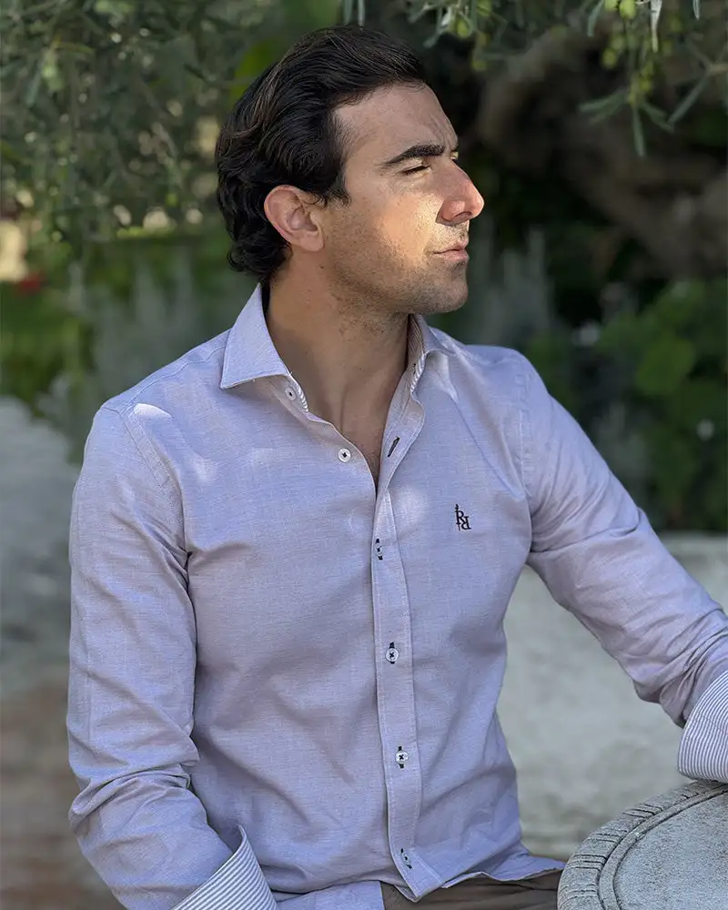Camisa beige con logo bordado en marrón " Noble". - Imagen 3