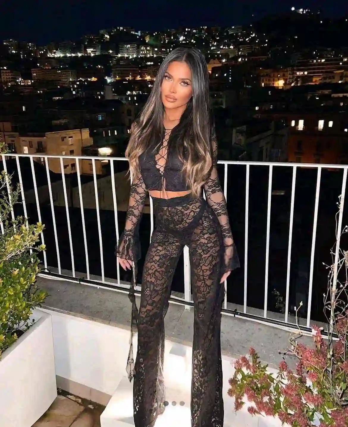 CONJUNTO ENCAJE NEGRO
