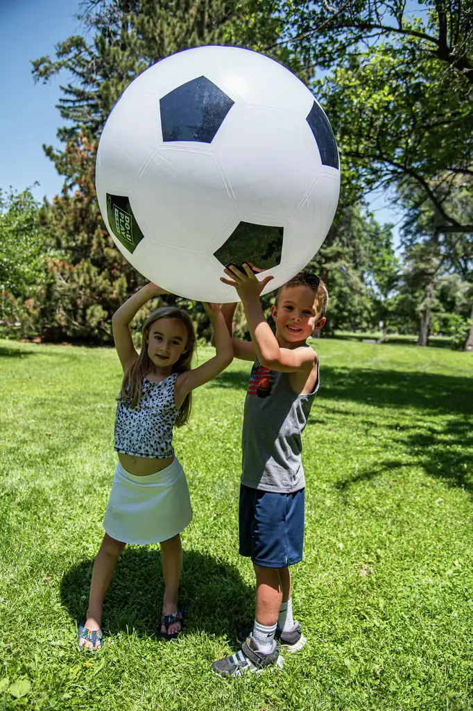 Jumbo soccer ball - Image 2