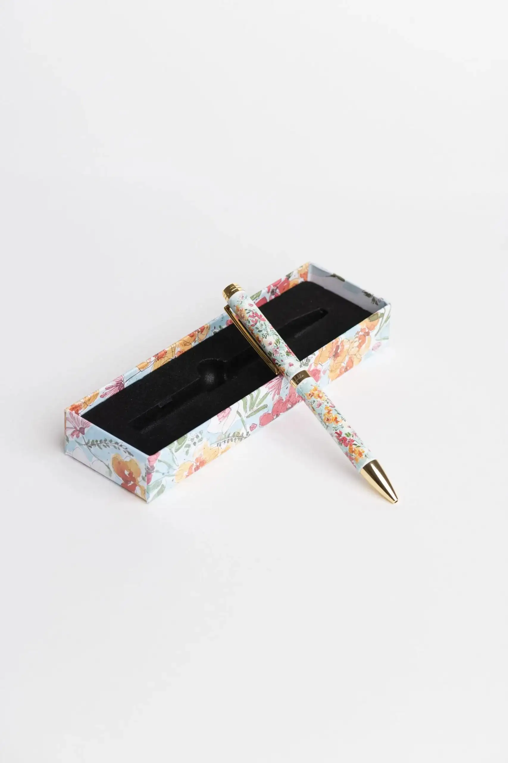 Petite Pen by Petite Mafalda