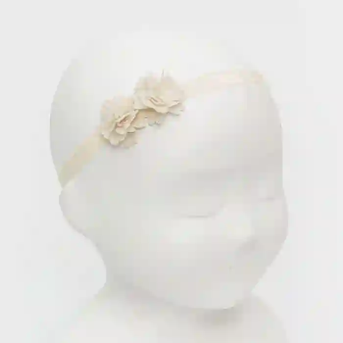 Baby ribbon with two raw flowers