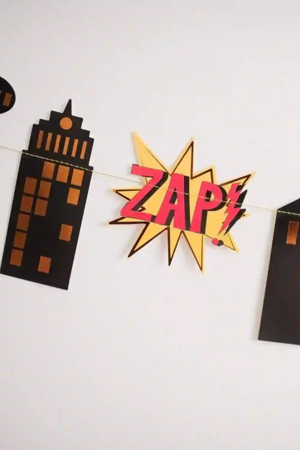 Superhero buildings garland