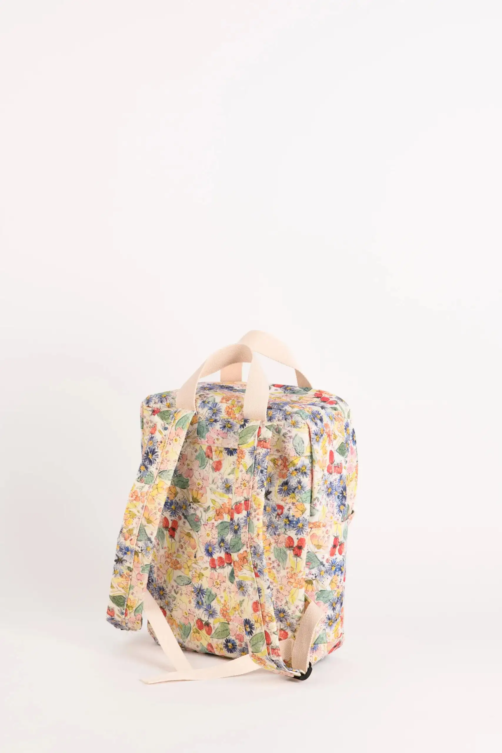 Petite Mafalda Strawberry Backpack - Image 4