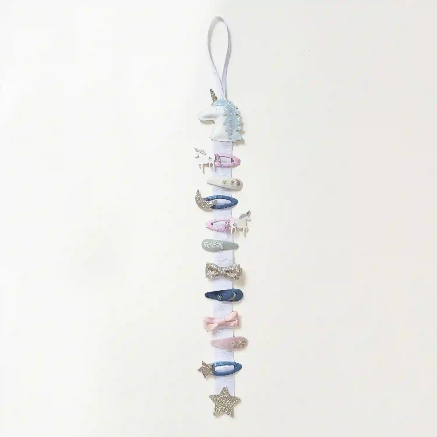 Percha con clip de unicornio