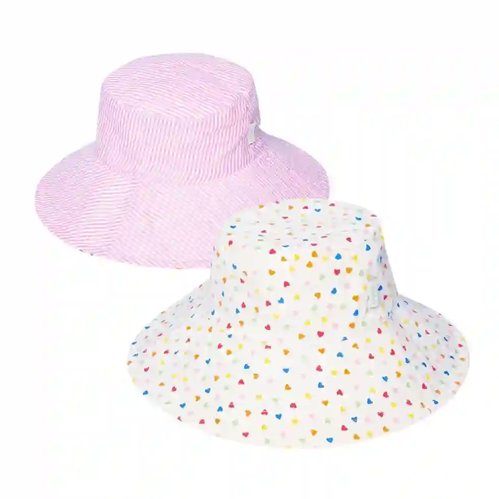 Sombrero de sol reversible con corazones arcoíris