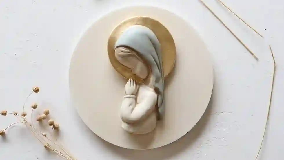 Virgen niña con pan de oro Azul