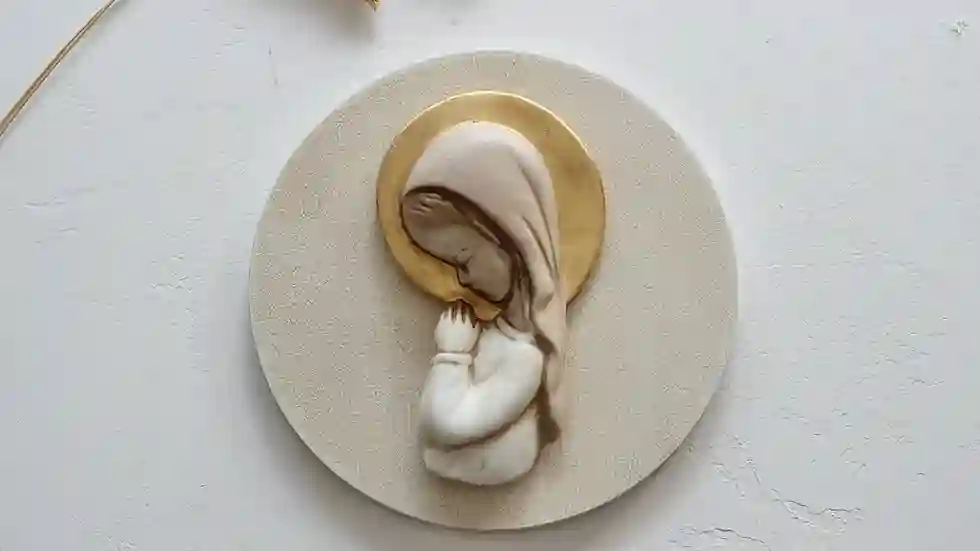 Virgen niña con pan de oro Rosa