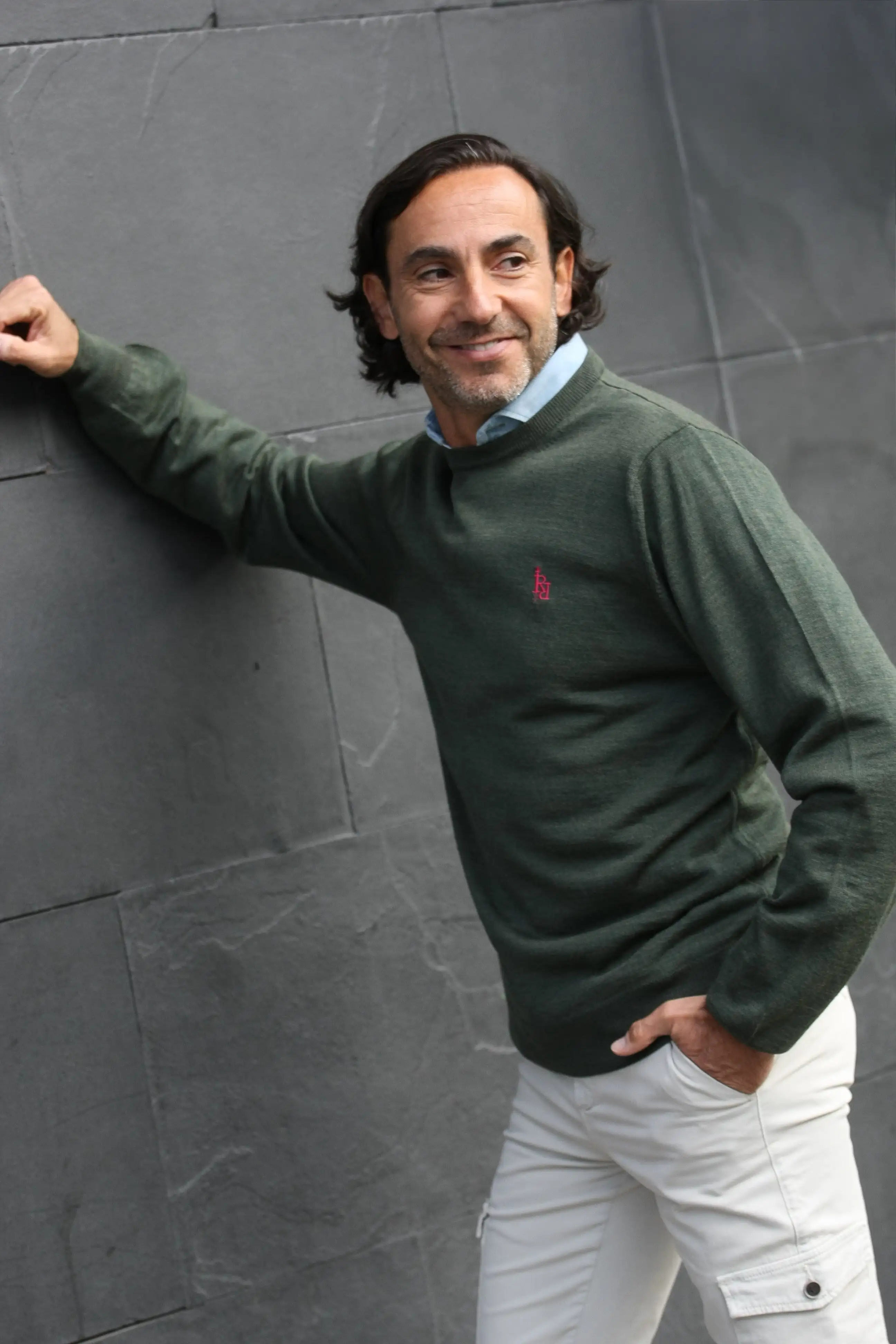 Plain green crew neck sweater - Image 2