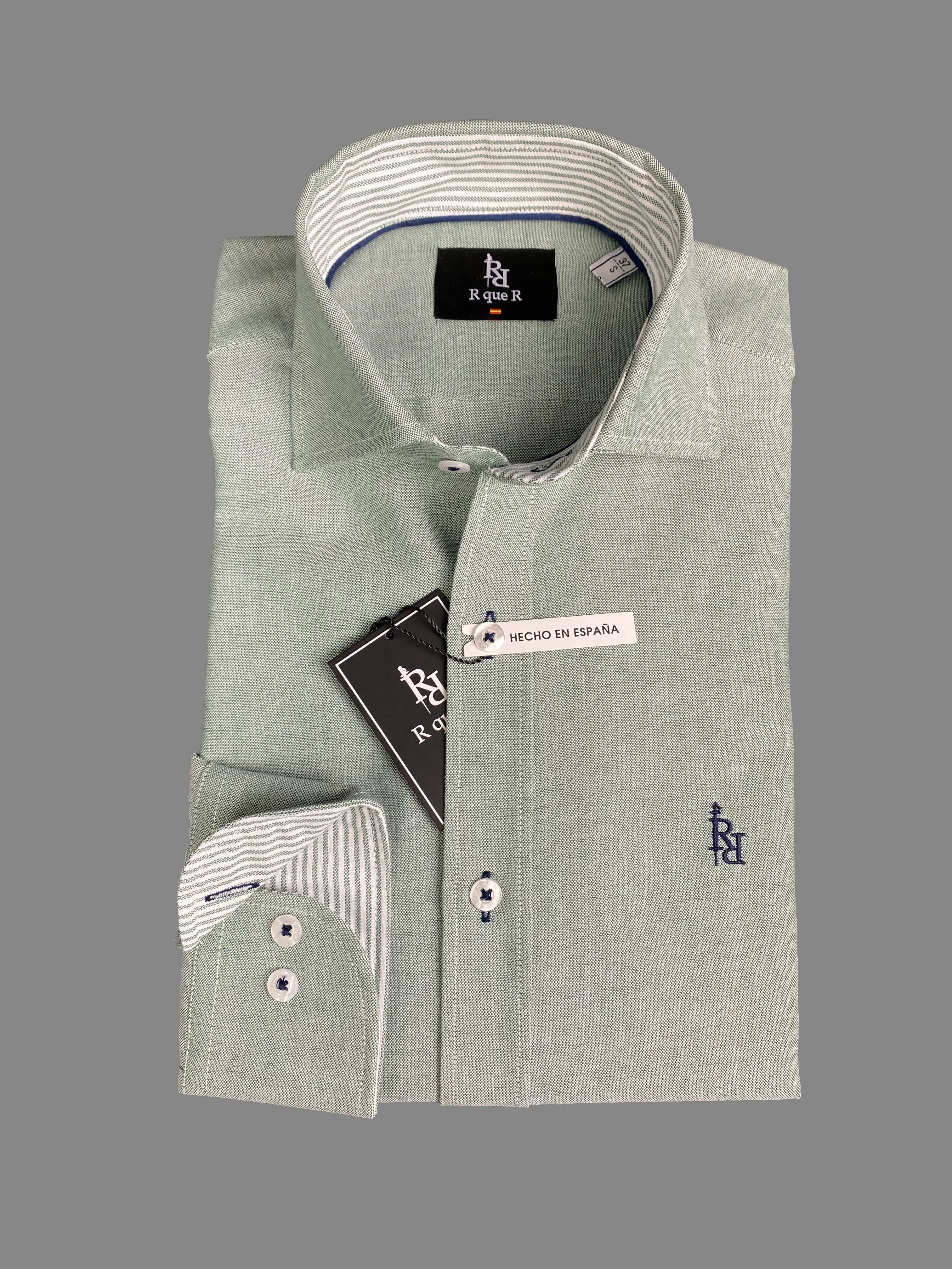 Camisa Oxford verde con logo bordado en azul oscuro " Romera". - Imagen 4
