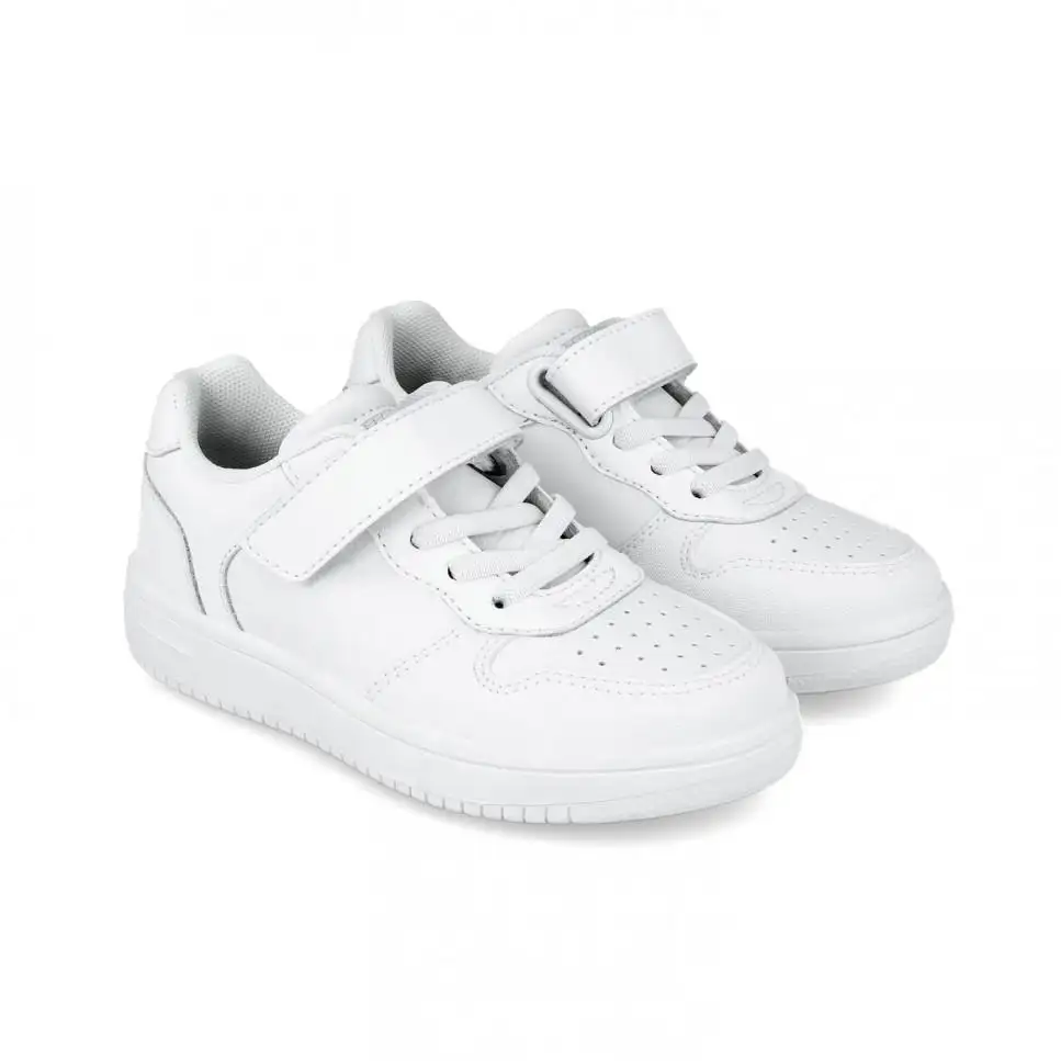 Zapatilla deportiva en piel blanca con cordón elástico y velcro. Tallas 24 a 34.