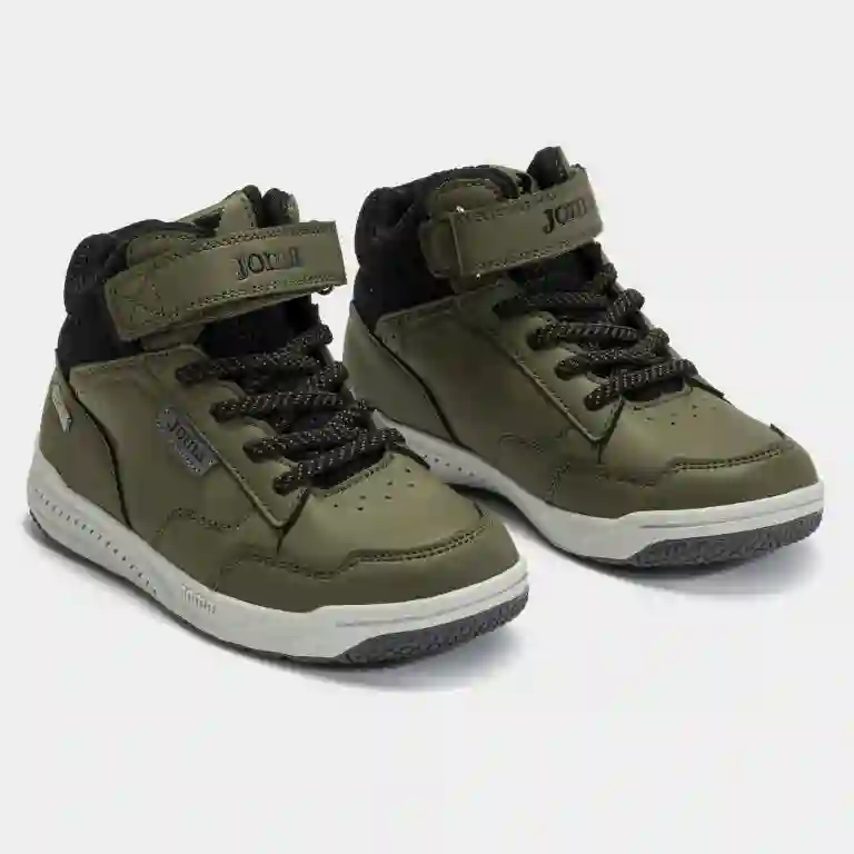 Bota deportiva verde cordón elástico y velcro. Tallas 31 a 38.