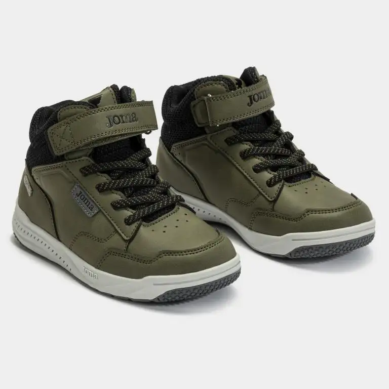 Bota deportiva verde cordón elástico y velcro. Tallas 31 a 38.