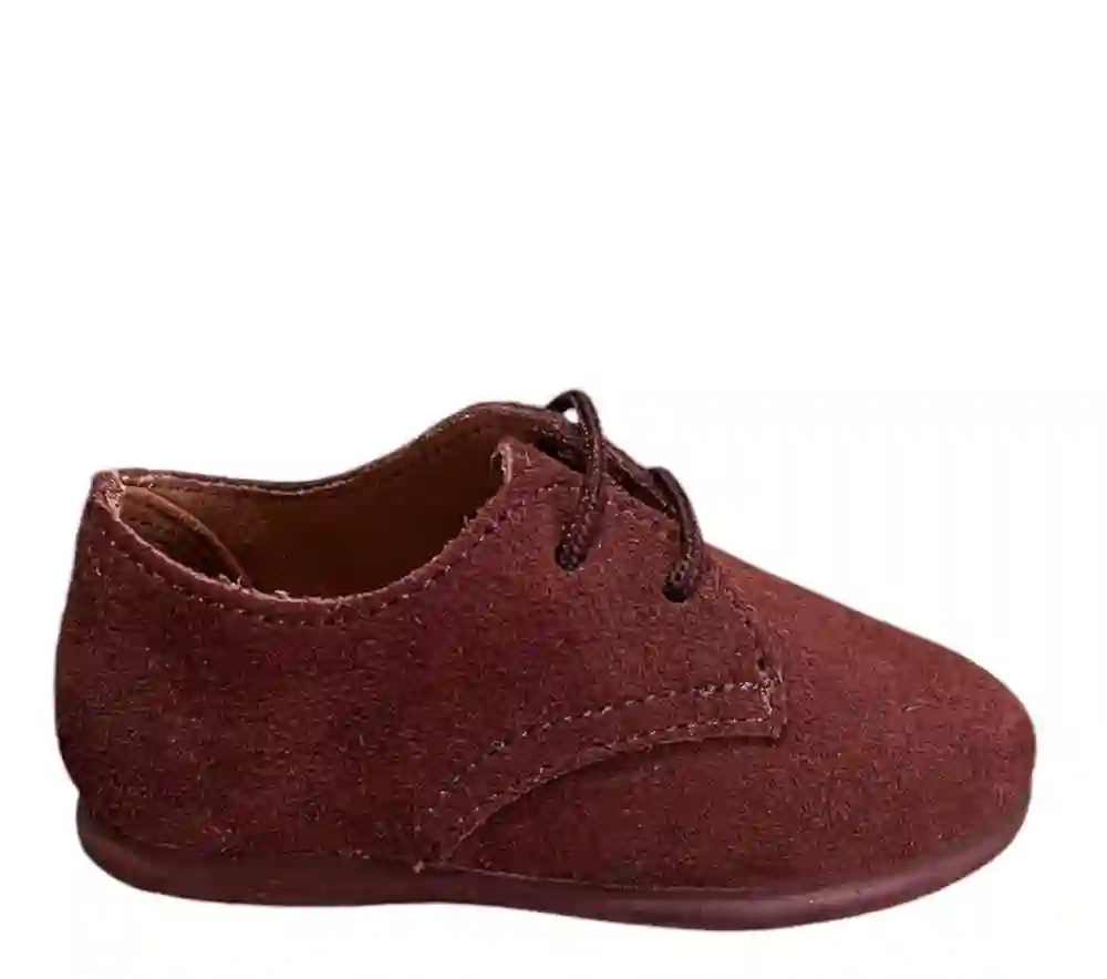 Zapato de piel serraje burdeos con cordones. Tallas 20 a 34.