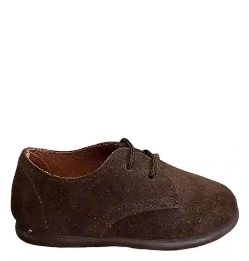Zapato de piel serraje chocolate con cordones. Tallas 20 a 34.