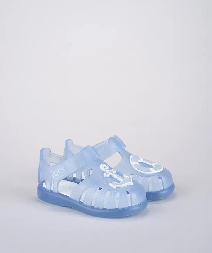 Cangrejera Tobby con velcro celeste y ancla y salvavidas. Tallas 20 a 29.