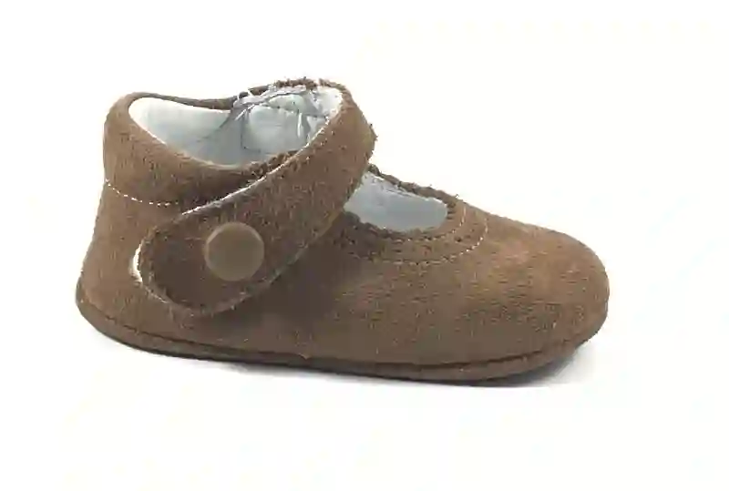 Mercedita sin suela en piel serraje visón con velcro. Talla 17 a 20.