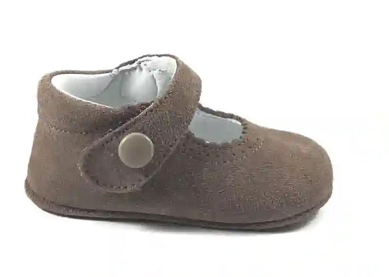 Mercedita sin suela en piel serraje taupe con velcro. Talla 17 a 20.