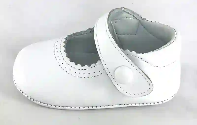 Mercedita sin suela en Piel Blanco. Talla 17 a 20.