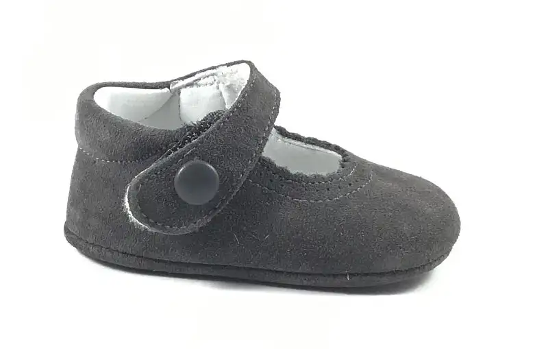 Mercedita sin suela en piel serraje gris con velcro. Talla 17 a 20.