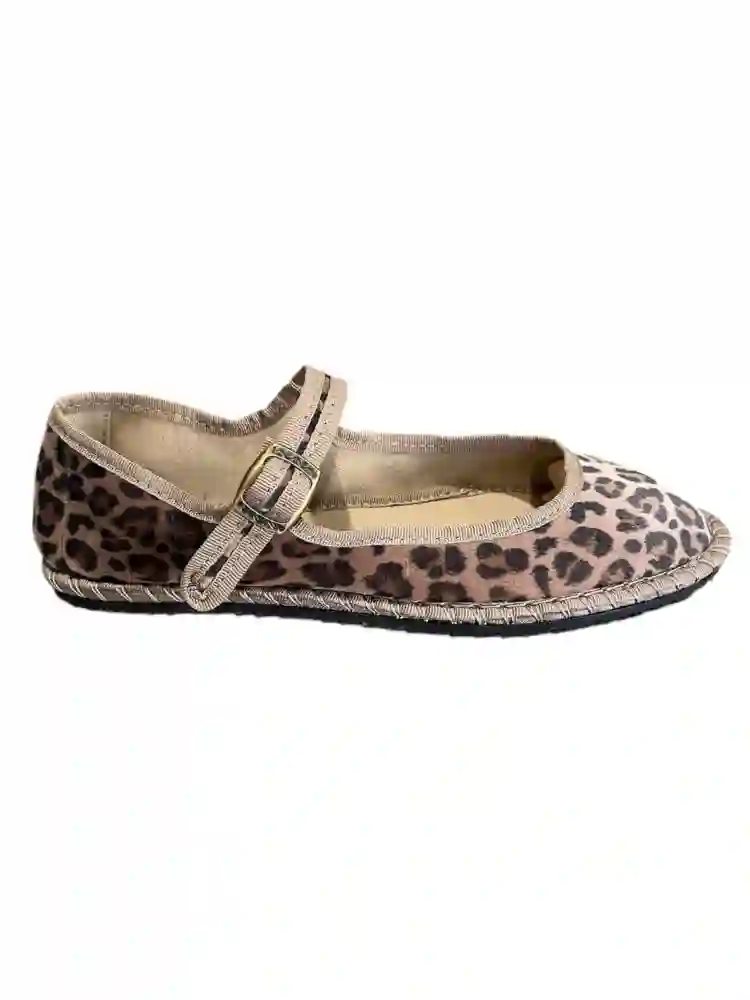 Mercedita en terciopelo animal print y contraste beige. Tallas 37 a 42.