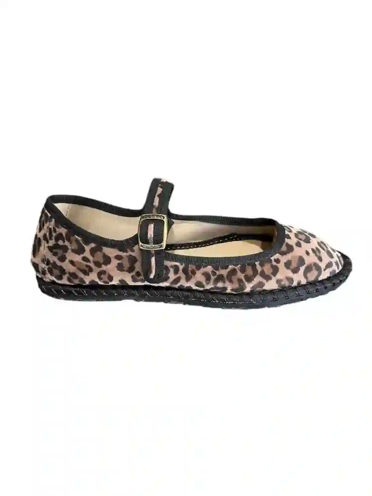 Mercedita en terciopelo animal print y contraste negro. Tallas 35 a 41.