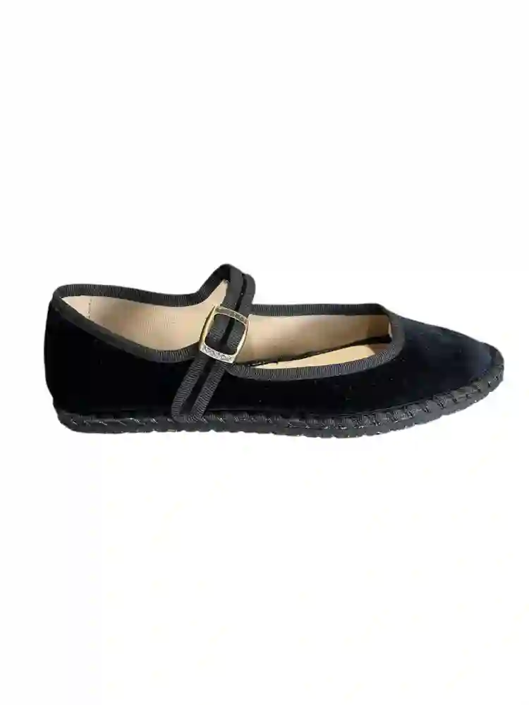 Mercedita en terciopelo negro. Tallas 35 a 41.