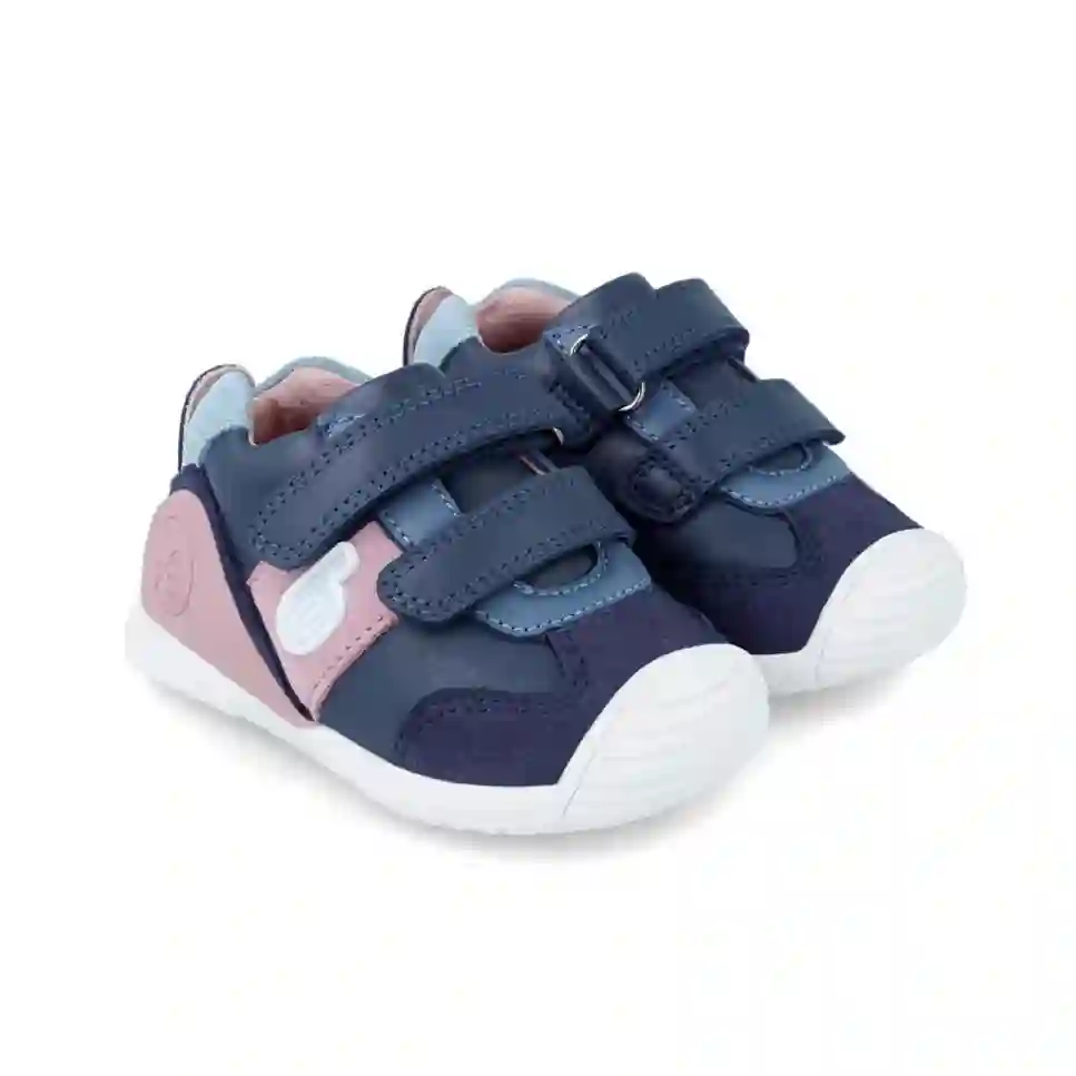 Botita deportiva en piel y serraje azul marino y rosa con velcros. Tallas 18 a 24.
