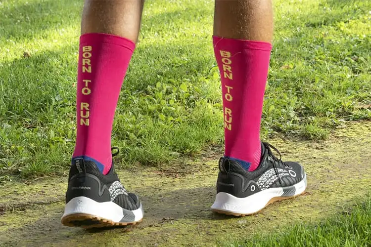 Running fuchsia man socks man - Image 3