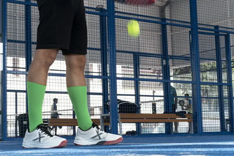 Green running socks man - Image 2