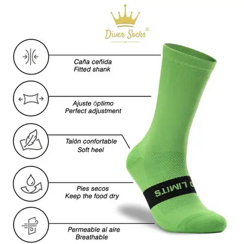 Green running socks man - Image 3