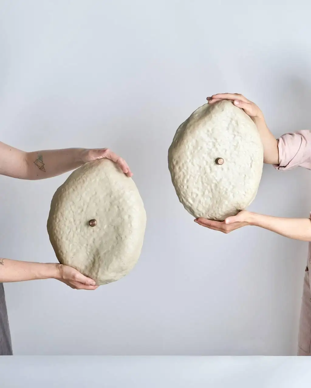 Apliques de pared de cerámica con forma orgánica "Piedra" - Imagen 2