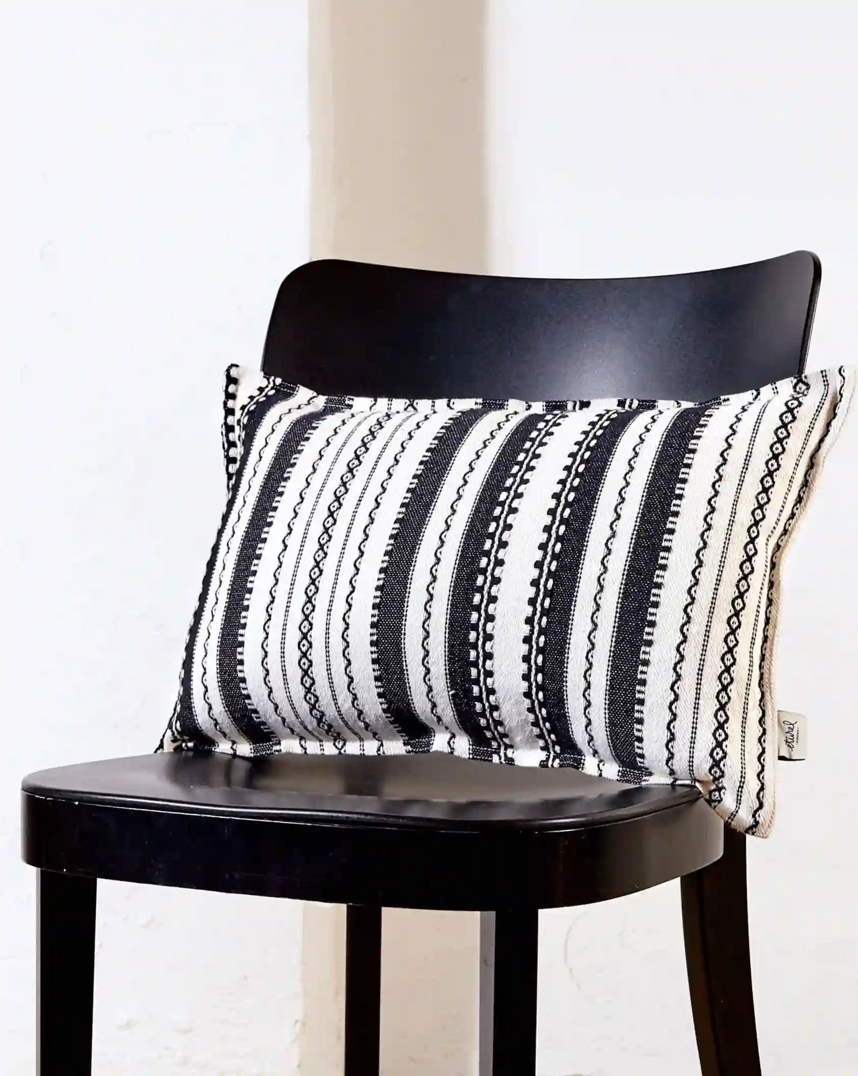 Cojín Alpujarra rayas Blancas y negras 30cmx50cm
