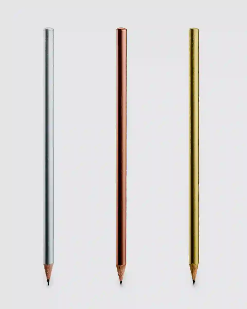 Conjunto de tres lápices metalizados (oro,  plata, bronce)