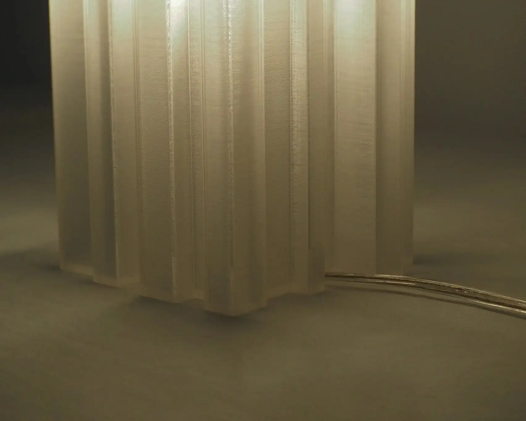 Lámpara de mesa minimalista "Orgue" - Imagen 2