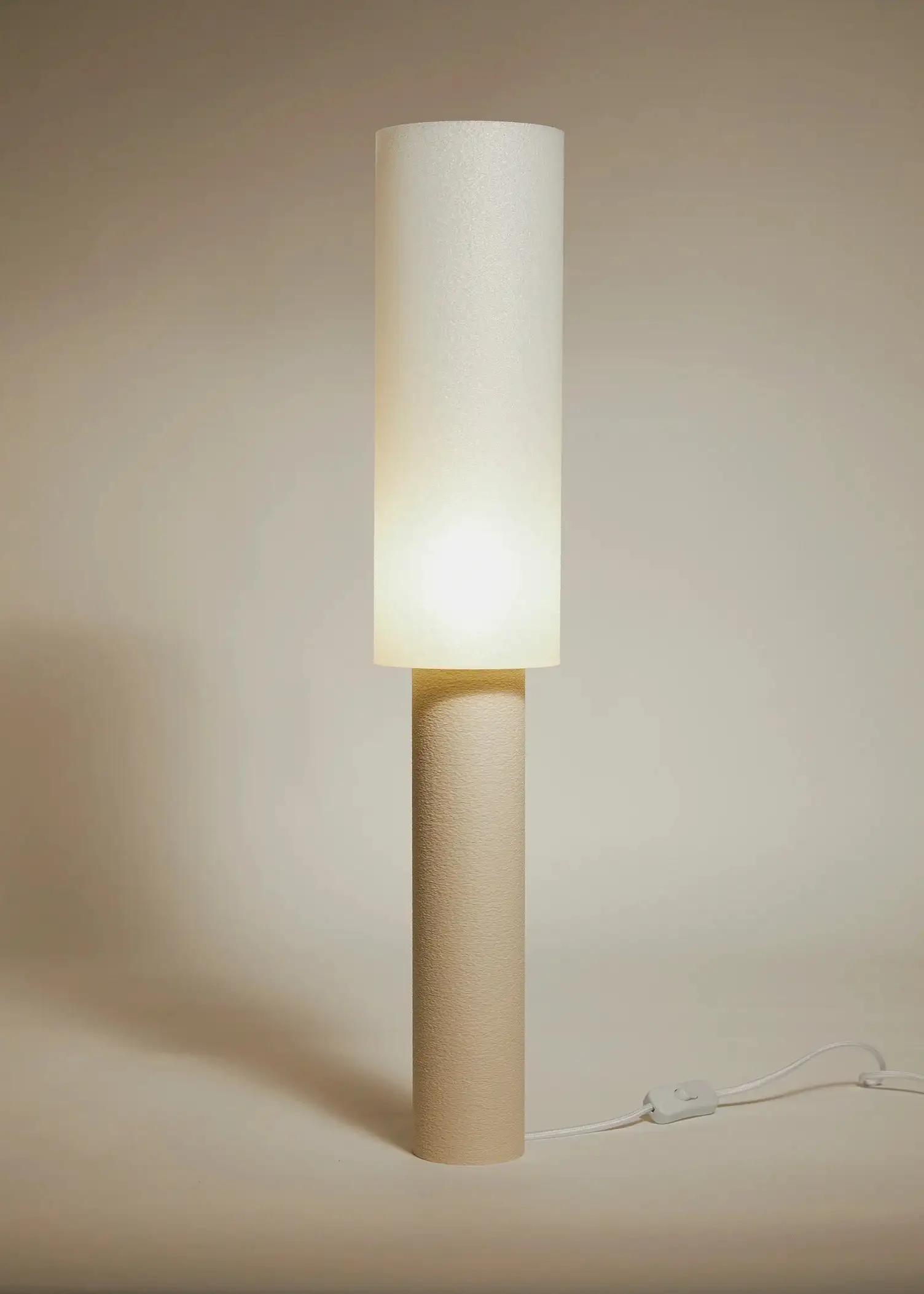 Lámpara de suelo minimalista - Imagen 4